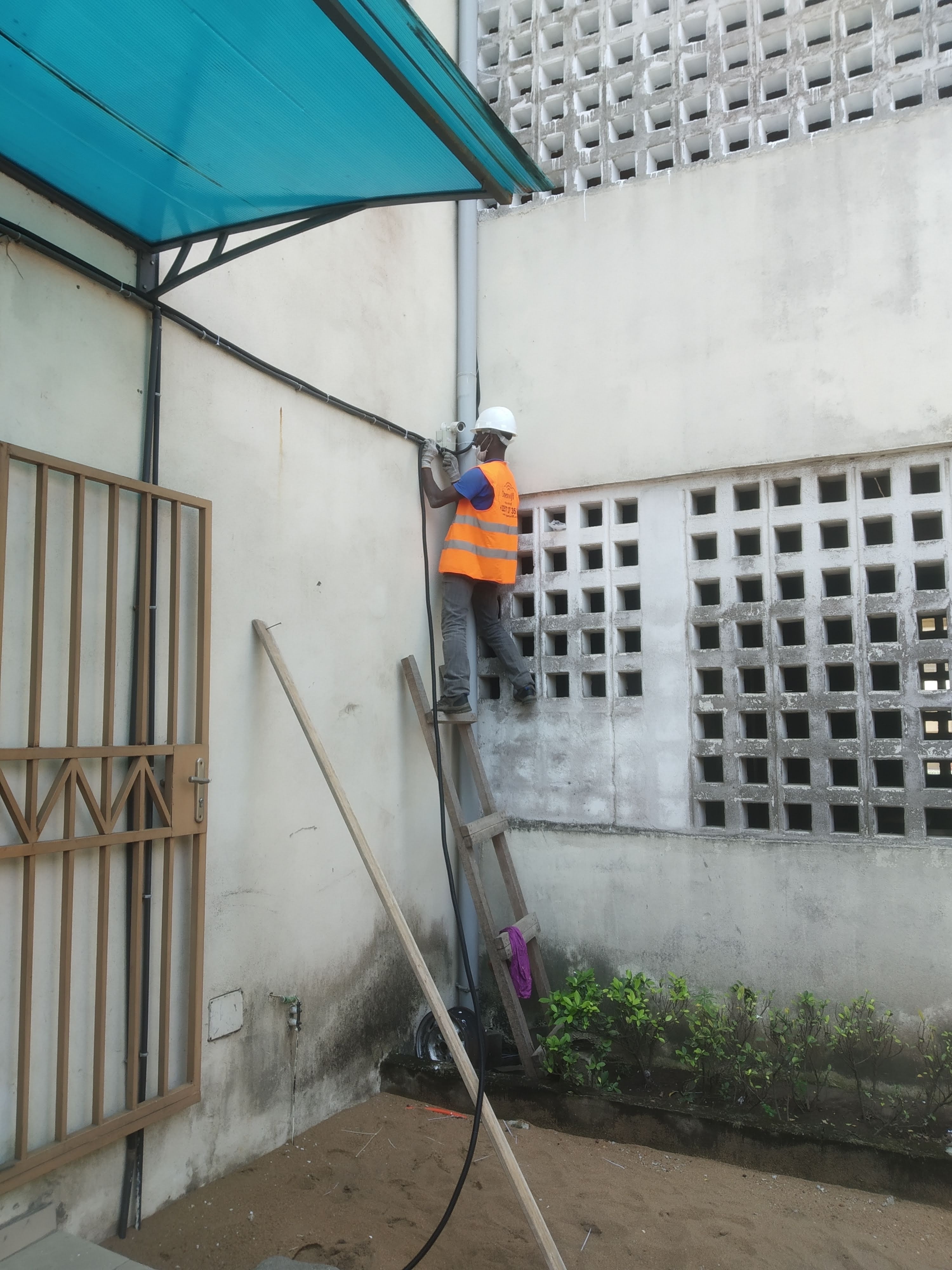 COUVERTURE WIFI & CABLAGE RESEAU